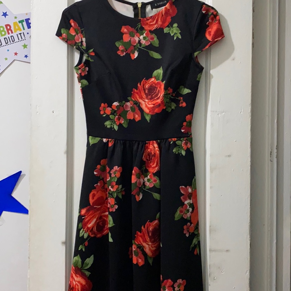 B Darlin Woman’s Black Floral Print Zipper Dress!